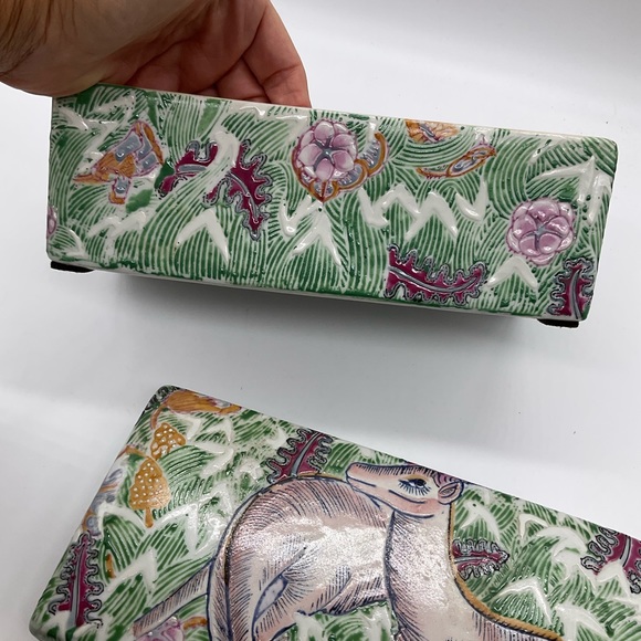 VINTAGE PORCELAIN BOX WITH LID BY CHINA TRADER - Picture 4 of 10